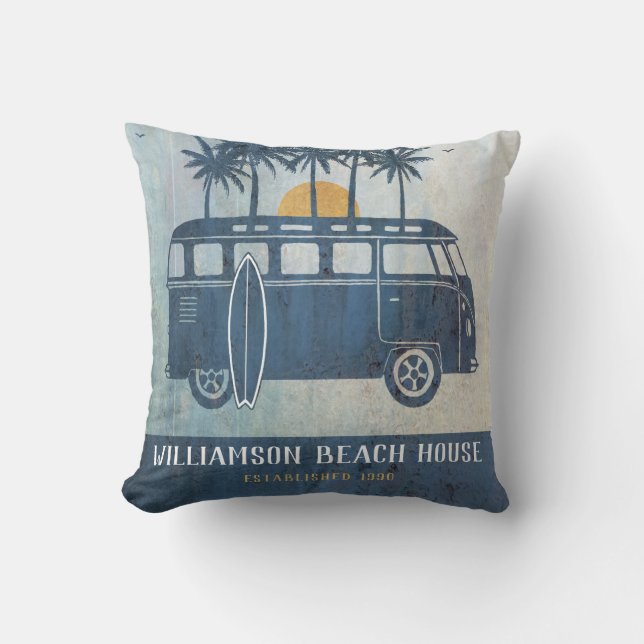 Family Summer Beach House Retro Van Mit Monogramm Kissen (Vorderseite)