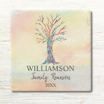 Family Tree Family Wiedersehen Steinuntersetzer<br><div class="desc">Diese farbenfrohen Family Wiedersehen Stone Untersetzer sind mit einem Mosaikbaum in den Regenbogenfarben auf einem Aquarell dekoriert. Passen Sie sie mit Ihrem Familiennamen und dem Jahr an. Sie machen eine großartige Familie,  um zu bleiben. Original Mosaik und Wasserfarbe © Michele Davies.</div>