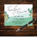 Family Tree Wiedersehen Postkarte<br><div class="desc">Es ist an der Zeit,  den Clan darauf hinzuweisen,  dass es eine Wiedersehen für die Familie gibt. Lade deine ganze Familie zu einem Picknick im Park,  zum Grillabend im Garten oder zum Sonnenuntergang am Strand ein. Moderne Typografie mit Familienbäumen und Hügeln.</div>