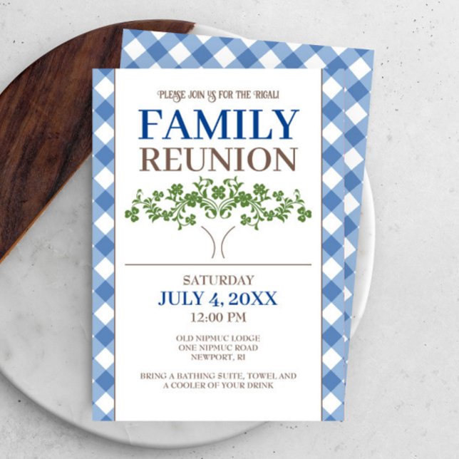 Family Wiedersehen Blue Gingham Tree Einladung (Family reunion invitations blue gingham with family tree art. )