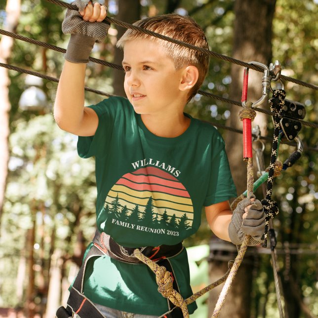 Family Wiedersehen Custom Camping Trip Sunset Kids T-Shirt (Von Creator hochgeladen)