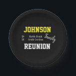 Family Wiedersehen Modern Typografy Partys Pappteller<br><div class="desc">Dies ist ein cooles, modernes, personalisiertes, familiäres Wiedersehen-Typografie-Design. Es ist in trendigem Schwarz, mit gelb und weiß stylischen Skripttypografie. Es hat Platz für Sie, um Ihren Familiennamen, das Jahr des Wiedersehen-Party / Treffen und Ort hinzuzufügen. Dieses moderne Typografie-Design ist perfekt für Ihre lustige Familienfeier, Wiedersehen, Ansammlung oder Party. Fügen Sie...</div>