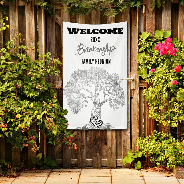 Family Wiedersehen Old Gray Tree auf Black Custom Banner (Welcome family on a vertical format reunion banner with rustic gray tree on a white background.
)