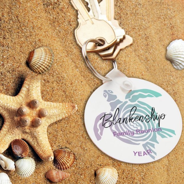 Family Wiedersehen Pastel Tribal Turtle Keepake Schlüsselanhänger (Keep memories fresh throughout the year with this personalized tropical family reunion  keychain. )