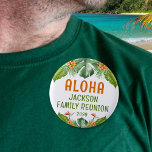 Family Wiedersehen Tropical Palm Aloha Watercolor Button<br><div class="desc">Tropische oder hawaiianische Luau Thema personalisierte Wiedersehen-Keepake-Buttons mit tropischen Palm-Aquarellen-Blätter und Blume und Ihren eigenen Text in Ihrer Auswahl von Schriftart-Stilen und Farben. Das Beispiel zeigt ALOHA und NAME FAMILY WIEDERSEHEN. OPTIONEN: Das Beispiel wird im 2.25" Format angezeigt. Andere Größen sind auf der Bestellseite verfügbar. HILFE: Für Hilfe bei der...</div>
