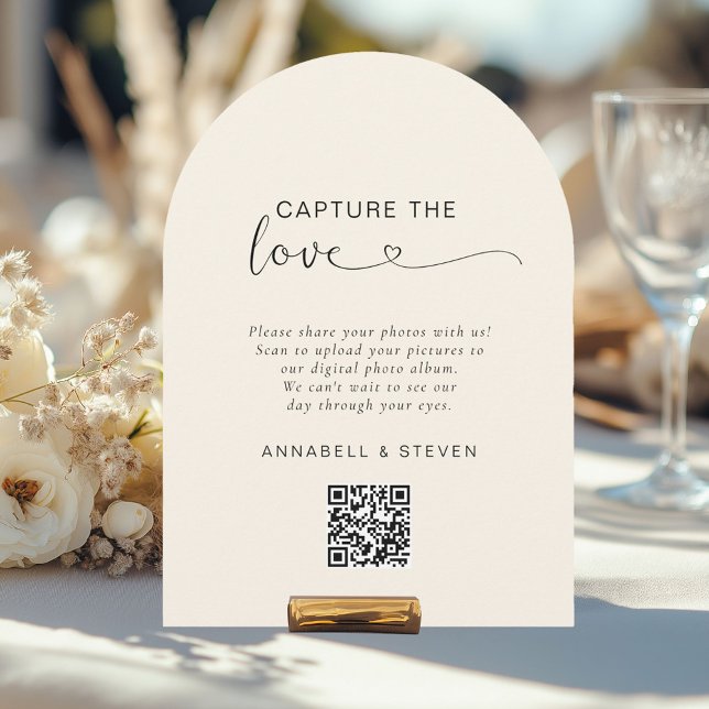 Fangen Sie die Liebe ein! Custom QR-Code Wedding Einladung (Capture the love! Photo, Heart-QR-Code, Wedding Table Card, Beige.)