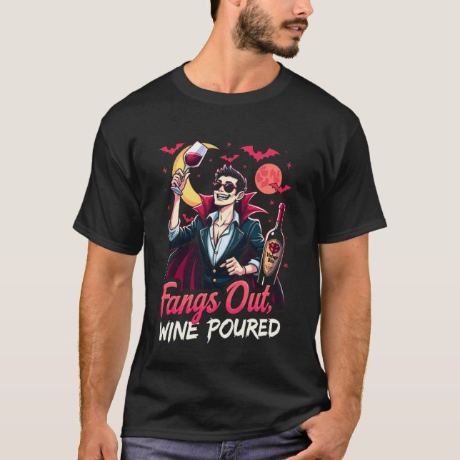 Fangs Out Wine Poured Funny Halloween Wine T-Shirt (Vorderseite)