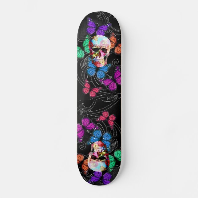 Fantasieschädel und farbige Schmetterlinge Skateboard (Vorderseite)