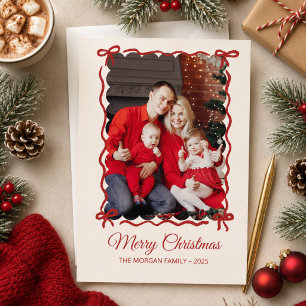 Fantasievolle Familienfoto rote Schleife Weihnacht Feiertagskarte