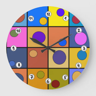 Fantasievolle Wanduhr