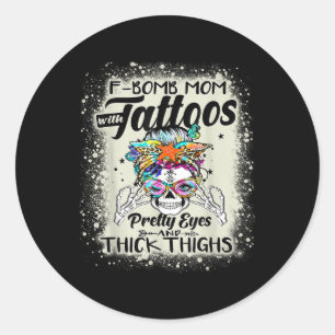 Fantastische F-Bomb-Mama mit Tattoos Hübsche Augen Runder Aufkleber