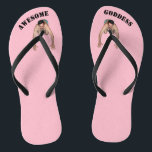 Fantastische Göttin drehen Reinfälle um (SCHMALE Flip Flops<br><div class="desc">Blaß - rosa FARBE - Sie sind eine fantastische Göttin und verdienen,  einen kleinen Mann zu haben,  den Boden anzubeten,  den Sie auf… wohles… der umgedrehtereinfall gehen,  Sie an irgendwie gehen.  Haben Sie Spaß! Seien bevollmächtigt Sie! Spendet zur Krebsforschung!</div>