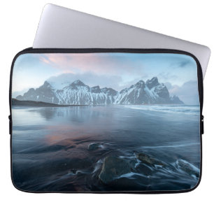 Fantastisches Licht in Island Stokksnes, Laptopschutzhülle