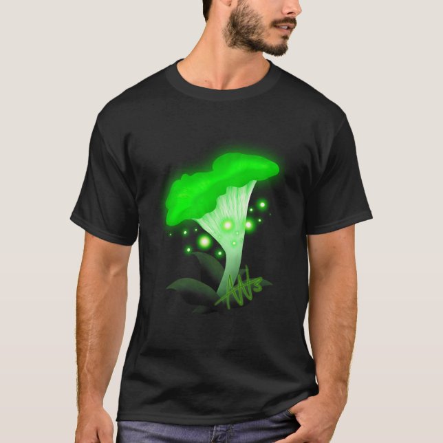 Fantasy Chanterelle Glows Green Mushroom T-Shirt (Vorderseite)