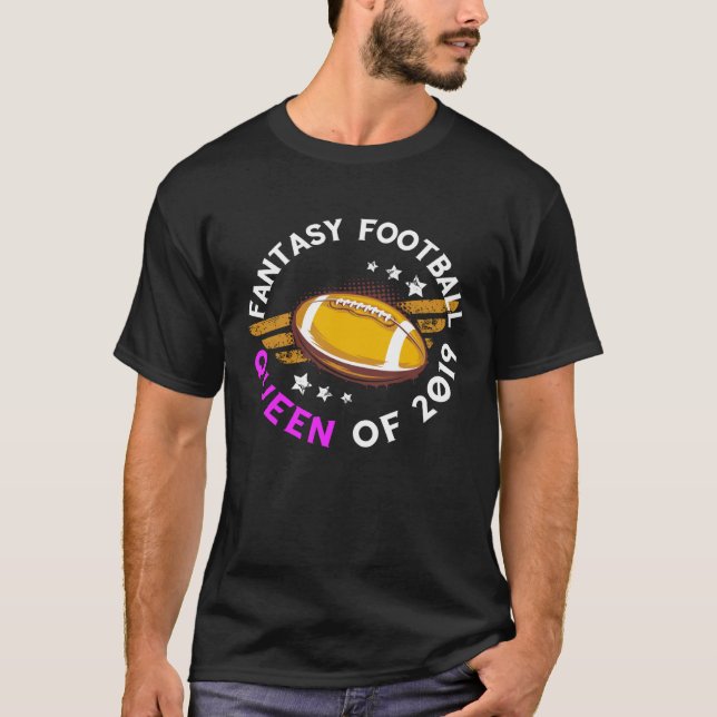 Fantasy Football Queen Of 2019 Pink First Place Wi T-Shirt (Vorderseite)