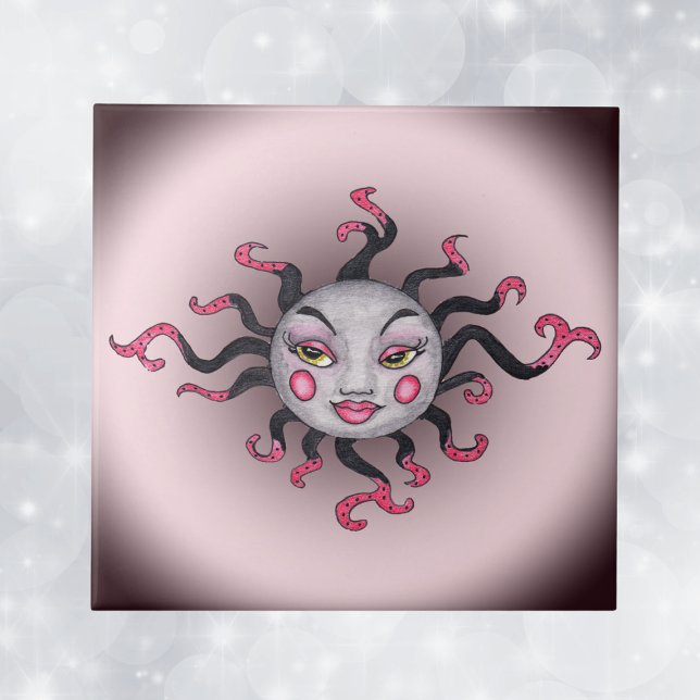 Fantasy Gothic Black Pink Sun Goddess Face Fliese (Fantasy feminine sun pretty face black pink rays on pink and dark grey decorative ceramic tile.)