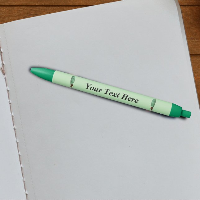 Fantasy Pickle Man Brown Anzug Kugelschreiber (Funny men in suits with big green pickle heads with faces on green writing pen.)