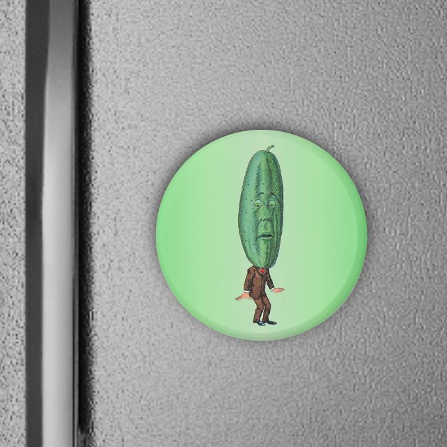 Fantasy Pickle Man Brown Anzug Magnet (Fun big green pickle head man with face in brown suit on green round magnet.)