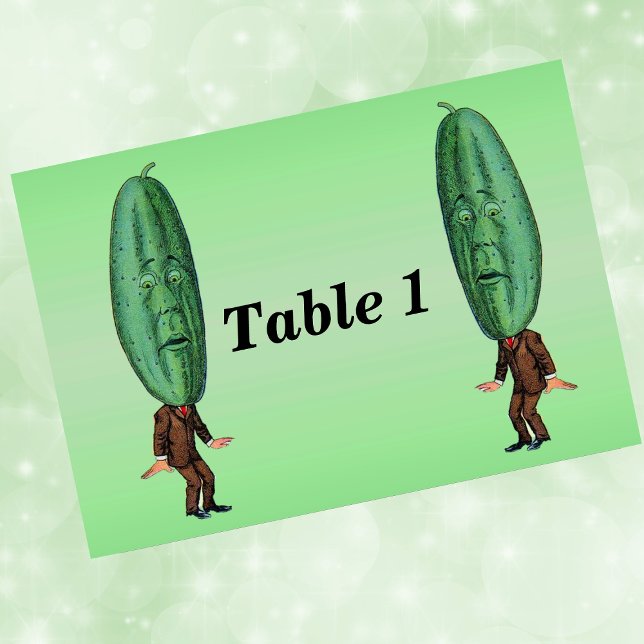 Fantasy Pickle Man Brown Anzug Tischnummer (Fun men in suit with green pickle heads with faces on light green event table number cards.)