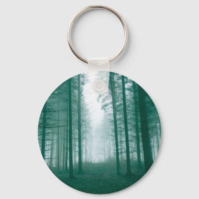 Fantasy-Wald mit Nebel in Grün Schlüsselanhänger (Vorderseite)