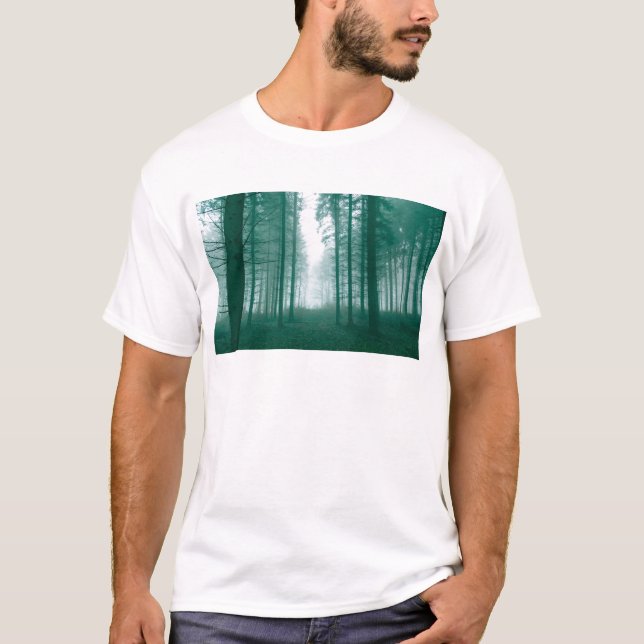 Fantasy-Wald mit Nebel in Grün T-Shirt (Vorderseite)