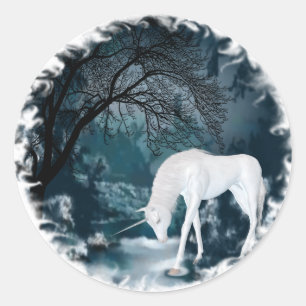 Fantasy White Unicorn in Forest Mythology Art Runder Aufkleber