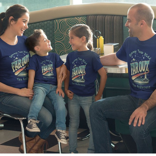 Far Out Man Retro 60er Slogan Personalisierte Fami T-Shirt (Von Creator hochgeladen)