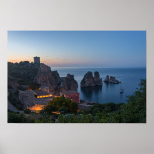Faraglioni und Tonnara in Scopello, Sizilien Poster