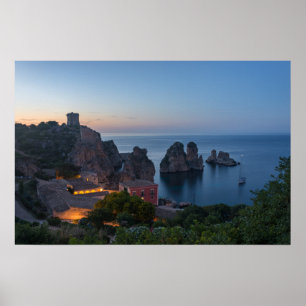 Faraglioni und Tonnara in Scopello, Sizilien Poster