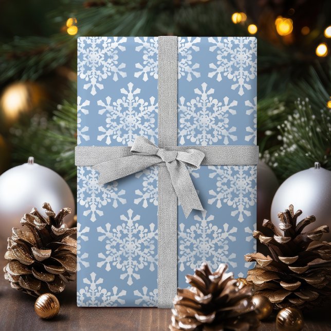 Farbbearbeitbare blaue und weiße Schneeflocken Wei Geschenkpapier (Color Editable Blue and White Snowflakes Christmas Wrapping Paper)