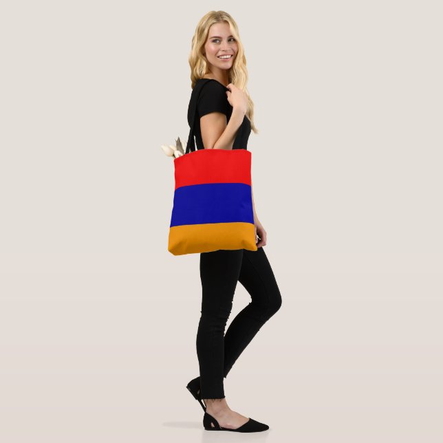 Farbe der Flagge Armeniens (Am Model)