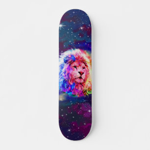 Farbenfarbener Löwenraum Skateboard