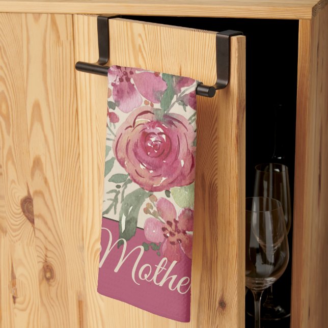 Farbenfarbenes Blumenparkett mit Rosa Geschirrtuch (Drittel gefaltet)