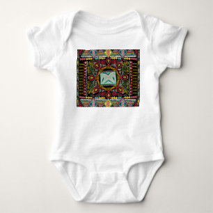 Farbenfroh abstrakt: Quadrat-Taschendesign. Baby Strampler