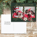 Farbenfrohe 2-Foto Frohe Weihnachtsfeier Poinsetti Feiertagspostkarte<br><div class="desc">Feierliche und farbenfrohe Urlaubsgestaltung mit zwei Fotovorlagen mit individuellem Gold Merry Christmas Text Grafik mit einem Spray von traditionellen Weihnachtspoinsettias und heilig auf einem grünen Hintergrund.</div>