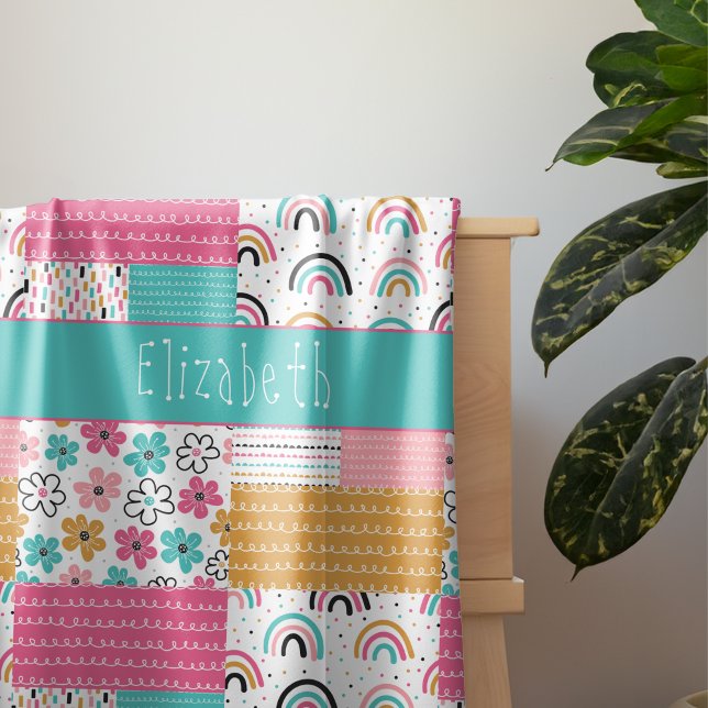 Farbenfrohe Abstrakte Regenbogen-Blume Patchwork Sherpadecke (Our Colorful Abstract Rainbow Flower Patchwork Throw makes a great personalized new baby gift.)