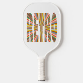 Farbenfrohe Ausbrüche von Retro-Word-Streifen Pick Pickleball Schläger