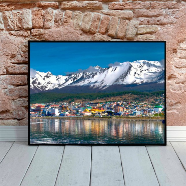 Farbenfrohe Aussicht auf Ushuaia Tierra del Fuego  Poster (Von Creator hochgeladen)