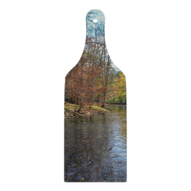 Farbenfrohe Blätter fallen Reflektionen über den H Schneidebrett (Vorderseite)