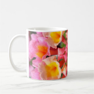 Farbenfrohe blühende Lantana-Blume Cluster Classic Kaffeetasse