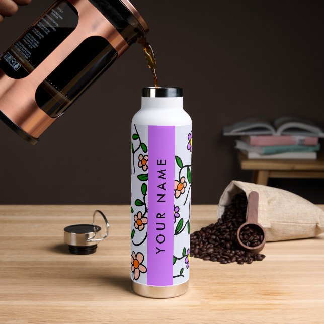 Farbenfrohe Blume, blauer Hintergrund, Lila Trinkflasche (Kaffee)