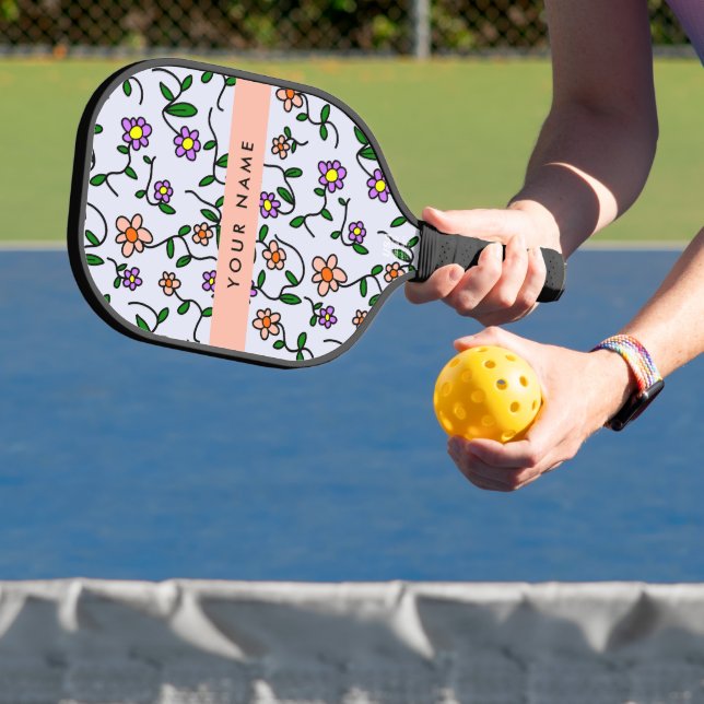Farbenfrohe Blume, blauer Hintergrund, orange Pickleball Schläger (InSitu)