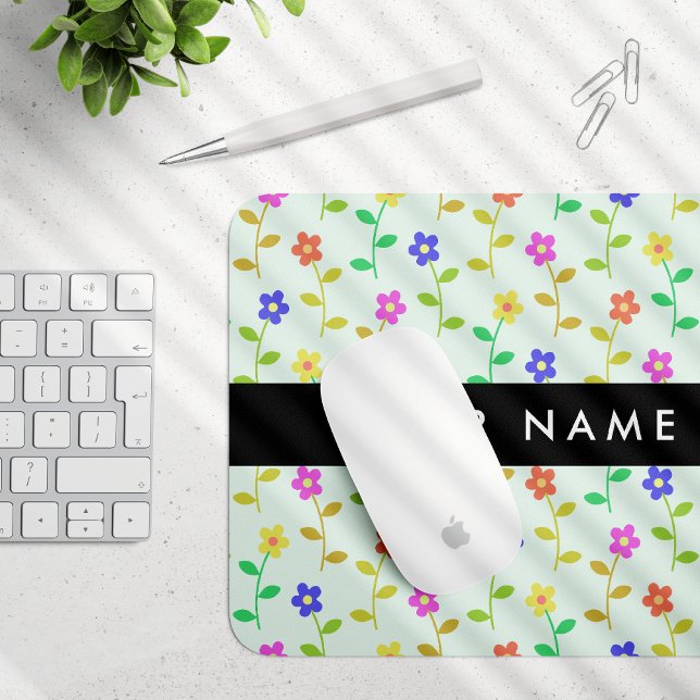 Farbenfrohe Blume, hellgrüner Hintergrund, schwarz Mousepad (Von Creator hochgeladen)