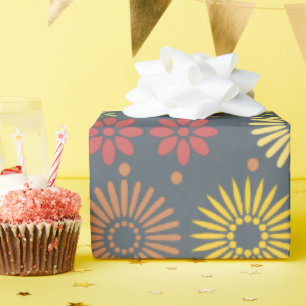 Farbenfrohe Blume in warmen Farbtönen Geschenkpapier