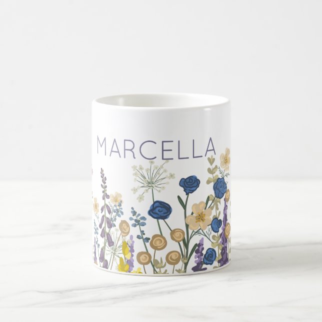 Farbenfrohe Blume und Schmetterlinge Individuelle  Kaffeetasse (Mittel)