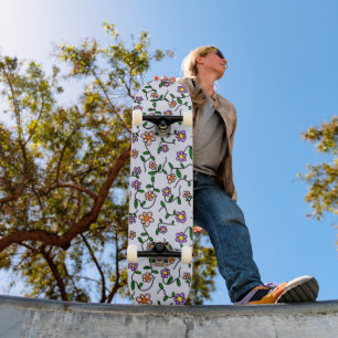Farbenfrohe Blumen, florales Muster, Grünpflanzen, Skateboard