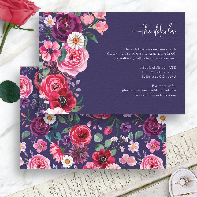 farbenfrohe Blumenhochzeit Begleitkarte (Colorful Navy Blue Floral Wedding Enclosure Card by Painted Paperie
)
