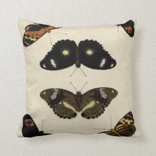 Farbenfrohe Butterfly-Medley auf Creme Background Kissen