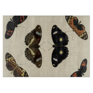 Farbenfrohe Butterfly-Medley auf Creme Background Schneidebrett
