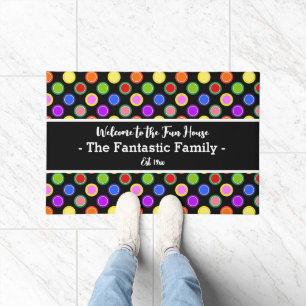 Farbenfrohe Candy-Polka-Punkte auf personalisierte Fußmatte